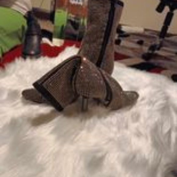 Steve Madden (Vakay Fashion Boot) - Picture 3 of 4